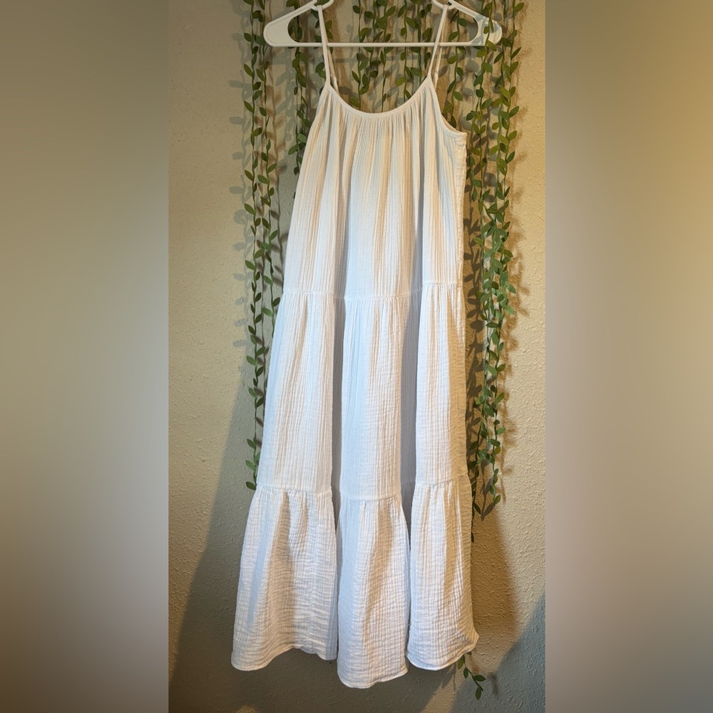 H&M white crinkled dress size XS